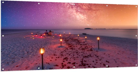 Tuinposter – Romantisch Tafereel op Strand tijdens de Avond - 200x100 cm Foto op Tuinposter (wanddecoratie voor buiten en binnen)
