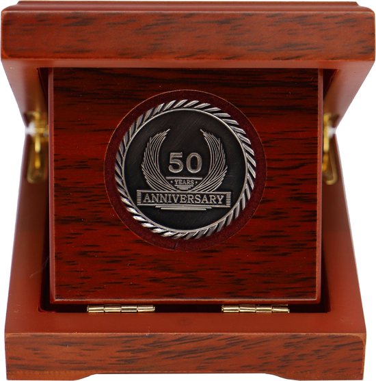 coinsandawards.com - Jubileummunt - 50 jaar - antiek zilver - houten geschenkdoos