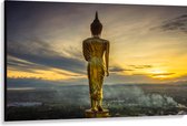 Canvas - Gouden Buddha op Standaard met Uitzicht op Landschap - 150x100 cm Foto op Canvas Schilderij (Wanddecoratie op Canvas)