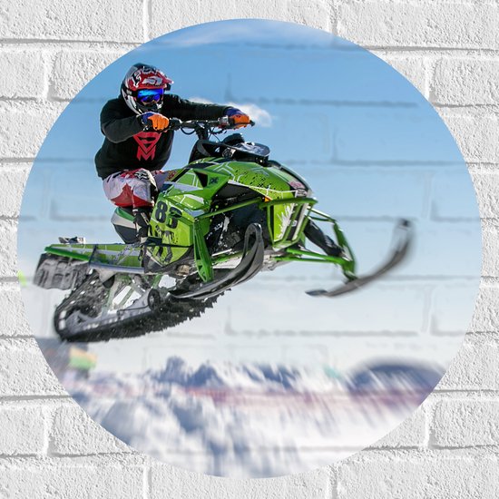 Muursticker Cirkel - Stuntman op Vliegende Sneeuwmobiel in Sneeuwlandschap - 60x60 cm Foto op Muursticker