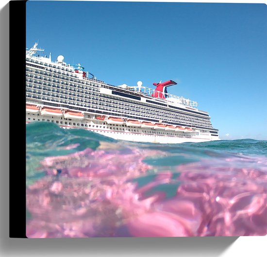 WallClassics - Canvas - Uitzicht op Grote Cruise vanuit de Zee - 30x30 cm Foto op Canvas Schilderij (Wanddecoratie op Canvas)