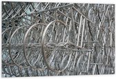 WallClassics - Tuinposter – Rekken vol Fietswielen - 120x80 cm Foto op Tuinposter (wanddecoratie voor buiten en binnen)