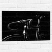 WallClassics - Muursticker - Foto van een Zwarte Fiets - 75x50 cm Foto op Muursticker