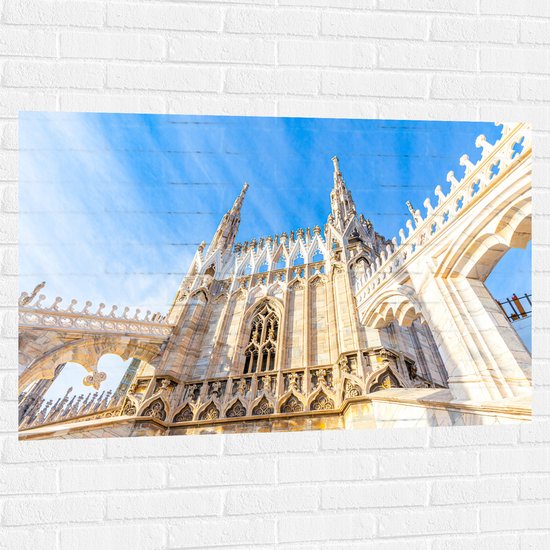 Muursticker - Onderaanzicht van Kathedraal van Milana onder Sluierbewolking, Italië - 120x80 cm Foto op Muursticker