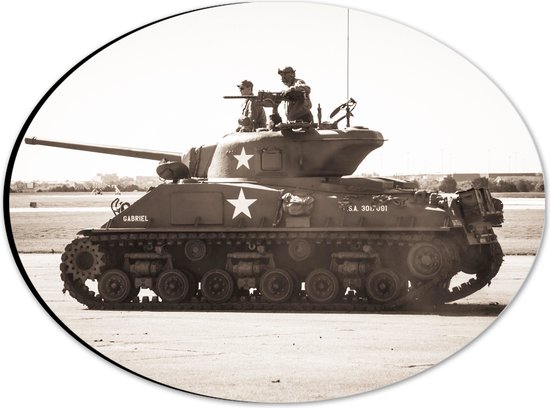WallClassics - Dibond Ovaal - Tank uit het Leger in het Zwart Wit - 28x21 cm Foto op Ovaal (Met Ophangsysteem)