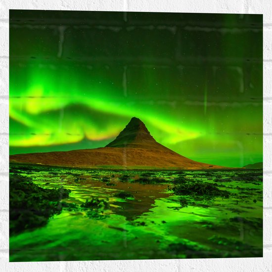 Muursticker - Groen Noorderlicht Boven Kirkjufell Berg - 50x50 cm Foto op Muursticker