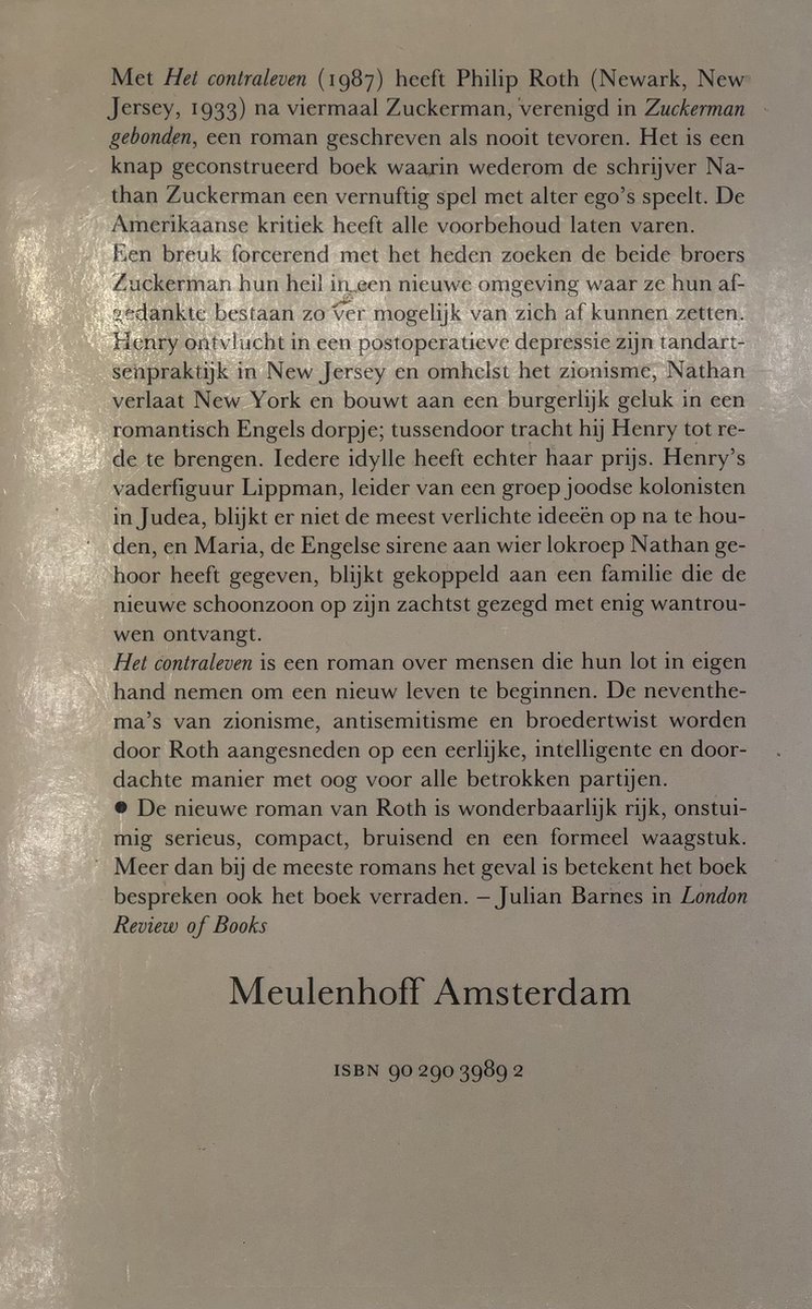 Achterkant van het boek 'Het contraleven' van Philip Roth, met tekst en uitgever.