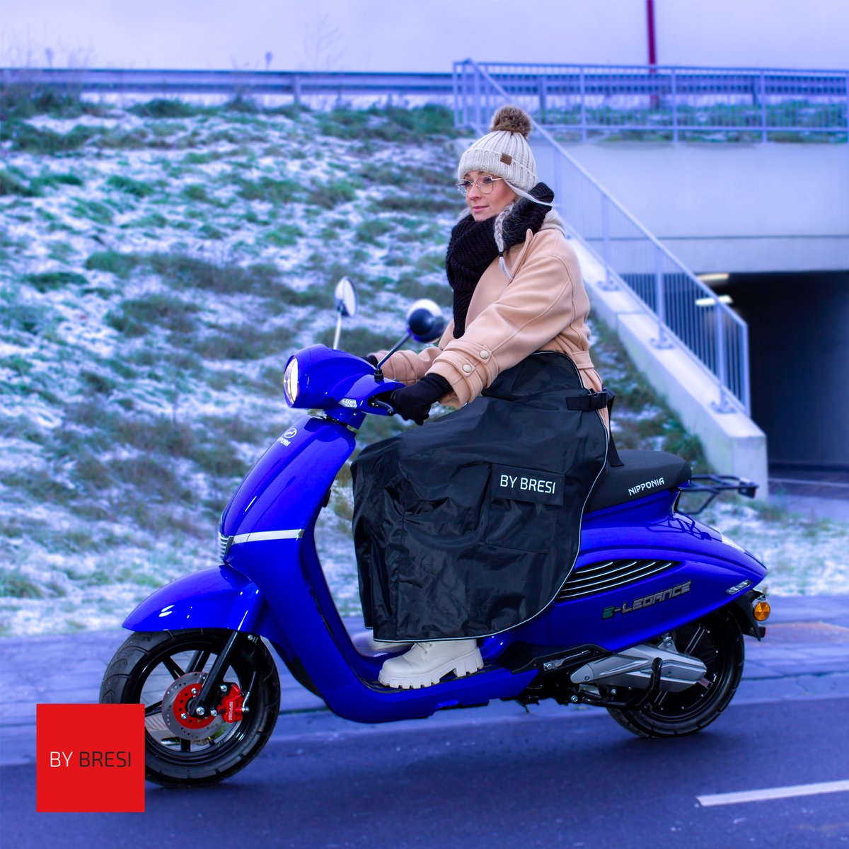 By Bresi - Beenkleed Scooter Universeel met gratis handschoenen - 14 - Beenkleed - Schootskleed - Brommerkleed - Scooter Beenkleed - Fleece deken -Scooter Deken - Waterdicht - Winddicht - Deken - Hoes - Beenwarmer - Beenhoes scooter – foto 5