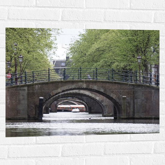 Muursticker - Traditionele Nederlandse Brug in Amsterdam - 80x60 cm Foto op Muursticker