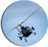 WallClassics - Dibond Muurcirkel - Zwarte Helikopter bij Blauwe Lucht - 20x20 cm Foto op Aluminium Muurcirkel (met ophangsysteem)