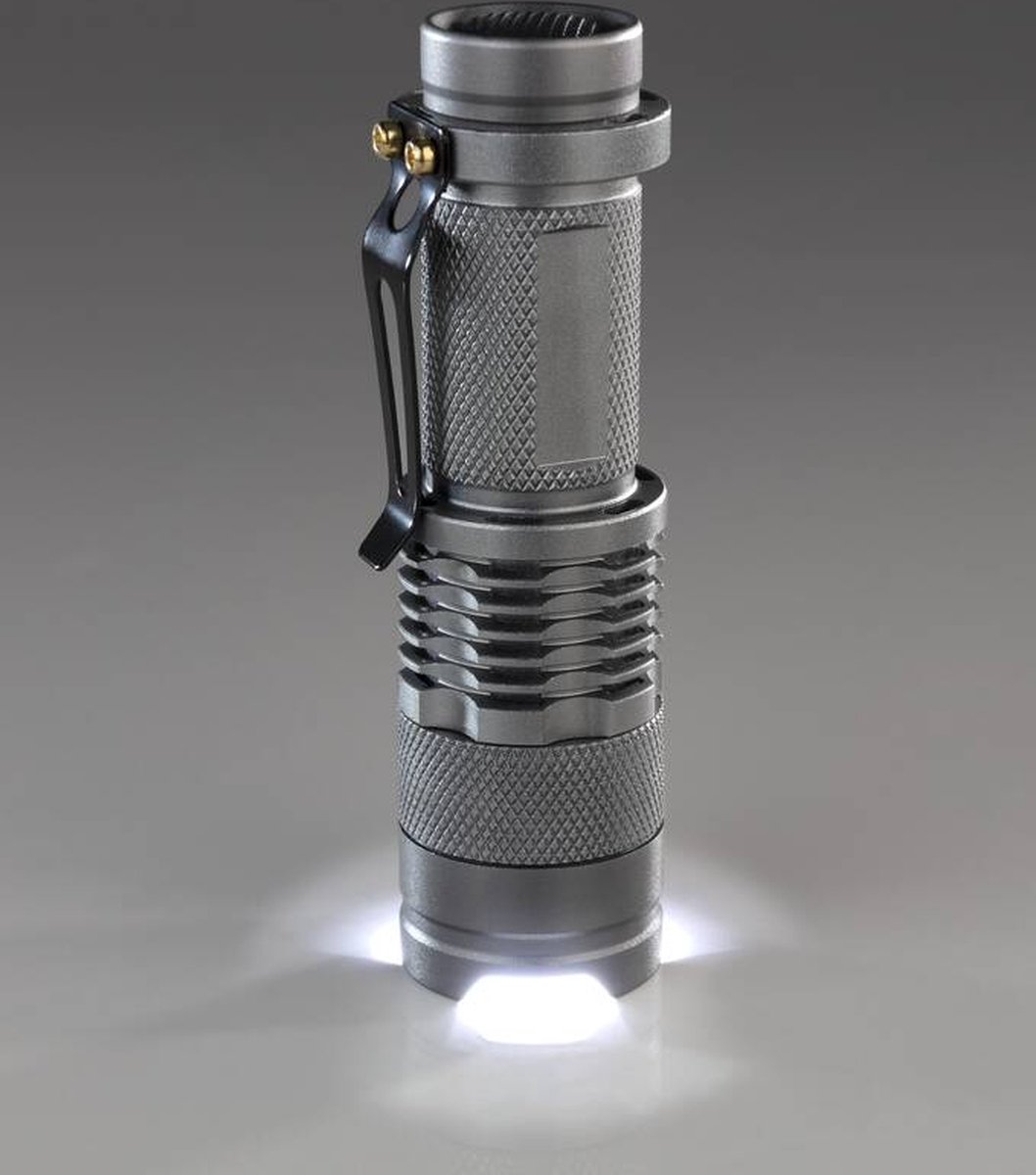 Wetelux LED-zaklamp - focusseerbaar - titanium optiek