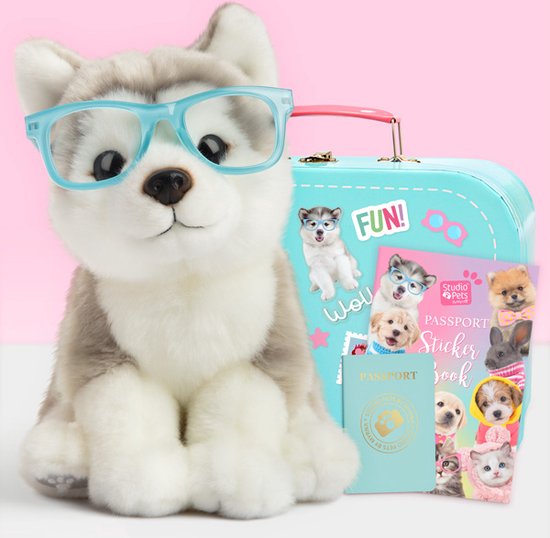 Foto: Studio pets knuffel husky wolfie set pluche knuffel 23cm turquoise speelgoedkoffer paspoort stickerboek