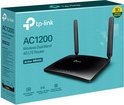 Verpakking van de TP-Link Archer MR400 AC1200 Wireless Dual Band 4G LTE Router met router.