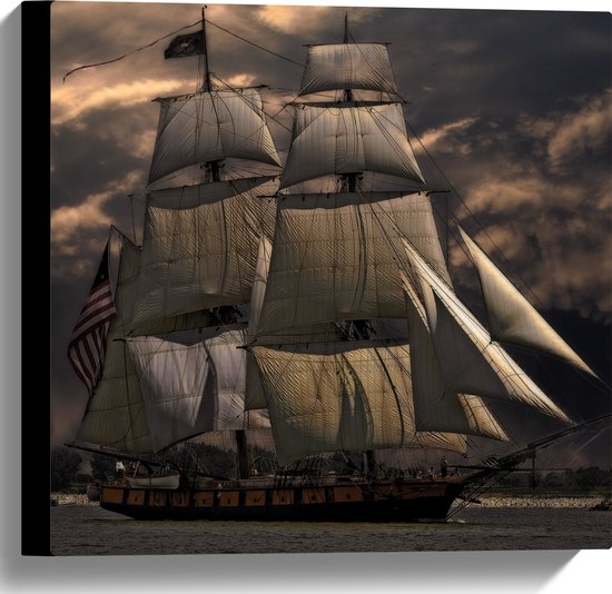 WallClassics - Canvas - Groot Oud Zeilschip met Donkere Wolken - 40x40 cm Foto op Canvas Schilderij (Wanddecoratie op Canvas)