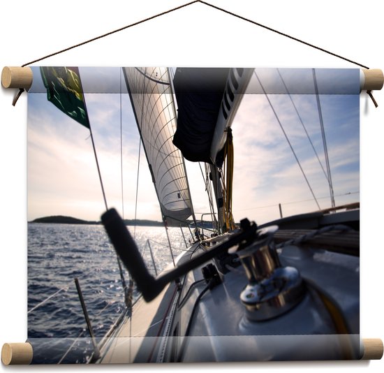 WallClassics - Textielposter - Dek van Witte Boot op de Grote Zee - 40x30 cm Foto op Textiel