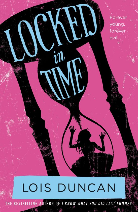 Boekomslag van 'Locked in Time' met een zandloper en een silhouet van een meisje. Tekst: 'Forever young, forever evil.' Geschreven door Lois Duncan.