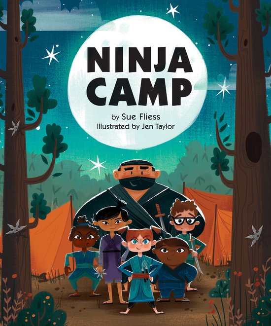 Cover van het kinderboek Ninja Camp met een groep diverse ninja-kinderen en een meester voor een volle maan.