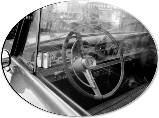 WallClassics - Dibond Ovaal - Binnenkant van Oude Auto (Zwart- wit) - 40x30 cm Foto op Ovaal (Met Ophangsysteem)
