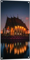 WallClassics - Tuinposter – Boeddhistische Tempel in Thailand - Wat Pa Lahan Sai - 50x100 cm Foto op Tuinposter (wanddecoratie voor buiten en binnen)