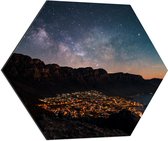 WallClassics - Dibond Hexagon - Verlichtte Stad onder Sterren - 80x69.6 cm Foto op Hexagon (Met Ophangsysteem)