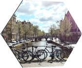 WallClassics - Dibond Hexagon - Gracht in de Stad - 60x52.2 cm Foto op Hexagon (Met Ophangsysteem)