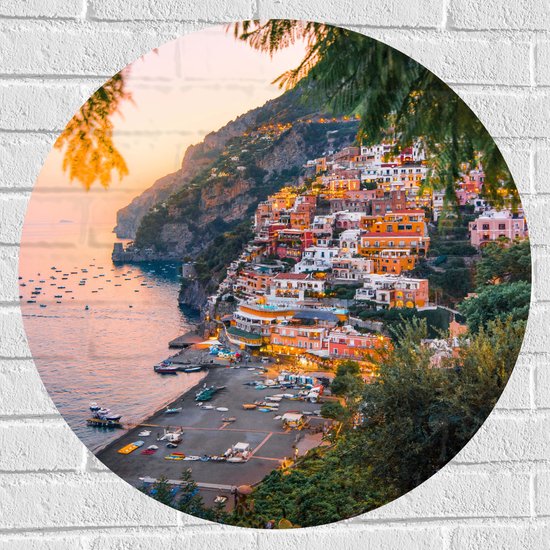 WallClassics - Muursticker Cirkel - Huizen op een Berg aan de Zee - Italië - 70x70 cm Foto op Muursticker