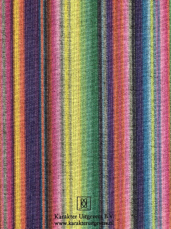 Boek met multicolor streepjespatroon en tekst.