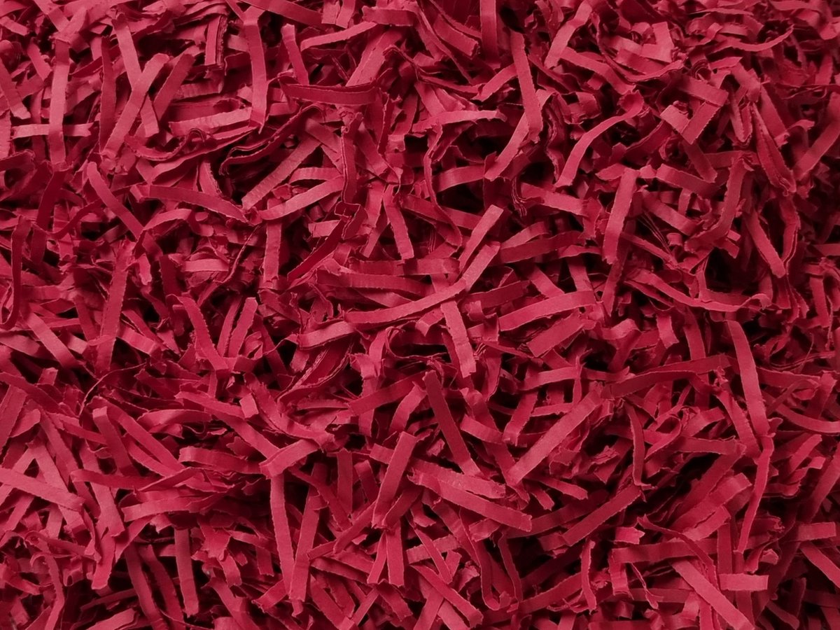 Papiersnippers | kleur Kersenrood - No. 1782 | Gekleurd vulmateriaal voor o.a. cadeauverpakkingen, cadeaumanden en brievenbusdoosjes | 500 gram, circa 12 liter | decoratief opvulmateriaal