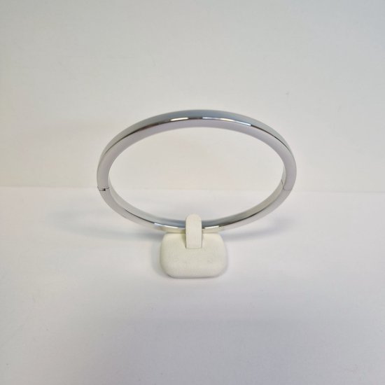 Armband - witgoud - Bangle - 14 karaat – scharnier sluiting - uitverkoop Juwelier Verlinden St. Hubert – van €820,= voor €689,=