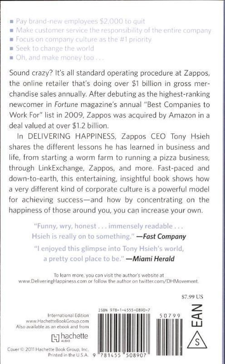 Achterkant van het boek "Delivering Happiness" met de ISBN-barcode en uitgeverinformatie.