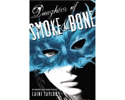 Omslag van Daughter of Smoke and Bone