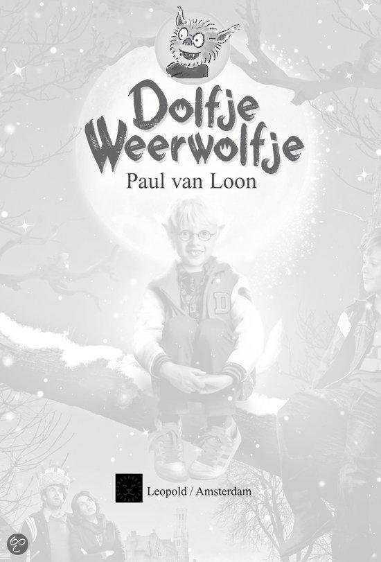 Boekcover van 'Dolfje Weerwolfje' met een jongen op een boomtak.