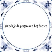 Tegeltje met Spreuk (Tegeltjeswijsheid): Nu heb je de pinten aan het dansen + Kado verpakking & Plakhanger