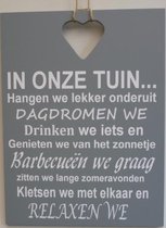 Tekstbord in onze tuin grijs