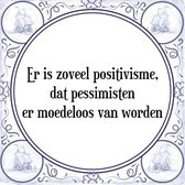 Tegeltje met Spreuk (Tegeltjeswijsheid): Er is zoveel positivisme, dat pessimisten er moedeloos van worden + Kado verpakking & Plakhanger