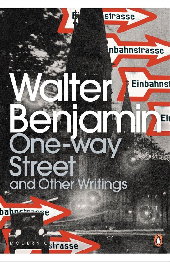 Boekomslag van "Walter Benjamin One-way Street and Other Writings" met rode pijlen en de tekst "strasse".