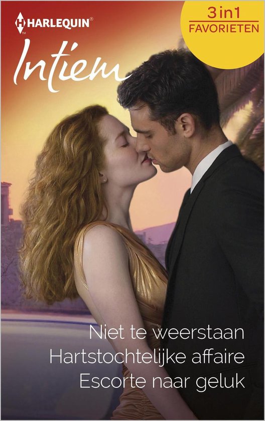 Een stel kust, vrouw met rood haar draagt gouden jurk. 'Intiem Favorieten 3-in-1'.