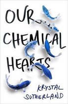 Boek 'Our Chemical Hearts' met blauwe en witte vissen.