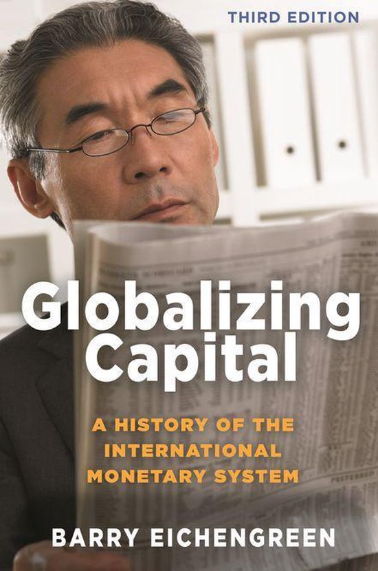 Livre 'Globalizing Capital' troisième édition avec Barry Eichengreen lisant un journal.
