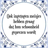 Tegeltje met Spreuk (Tegeltjeswijsheid): Ook ingetogen meisjes hebben graag dat hun schoonheid geprezen wordt + Kado verpakking & Plakhanger