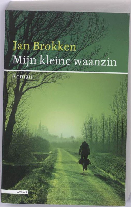 Boek "Mijn kleine waanzin" van Jan Brokken, met een fietser op een landweg door een groen, mistig landschap.