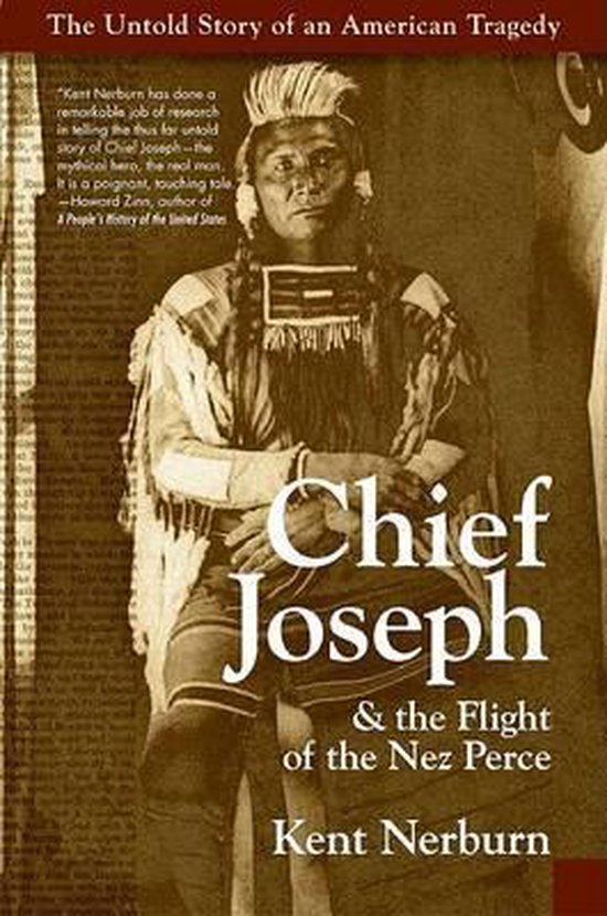Boekomslag met een portret van Chief Joseph in traditionele kledij. Titel: Chief Joseph & the Flight of the Nez Perce.