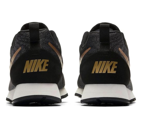 Nike MD Runner 2 ENG Mesh Sneakers Heren Sneakers - Maat 45 - Mannen - zwart /grijs/goud | bol.com