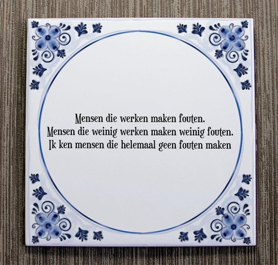 Tegeltje met Spreuk (Tegeltjeswijsheid): Mensen die werken maken fouten. Mensen die weinig werken maken weinig fouten. Ik ken mensen die helemaal geen fouten maken + Kado verpakking & Plakhanger