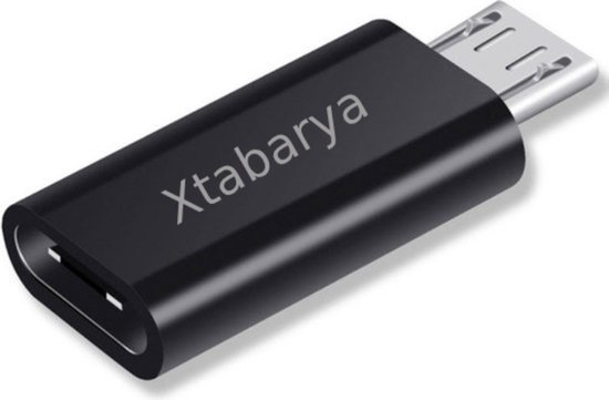 Zwarte Xtabarya adapter met USB-C poort en Micro USB stekker, getoond vanaf de zijkant.