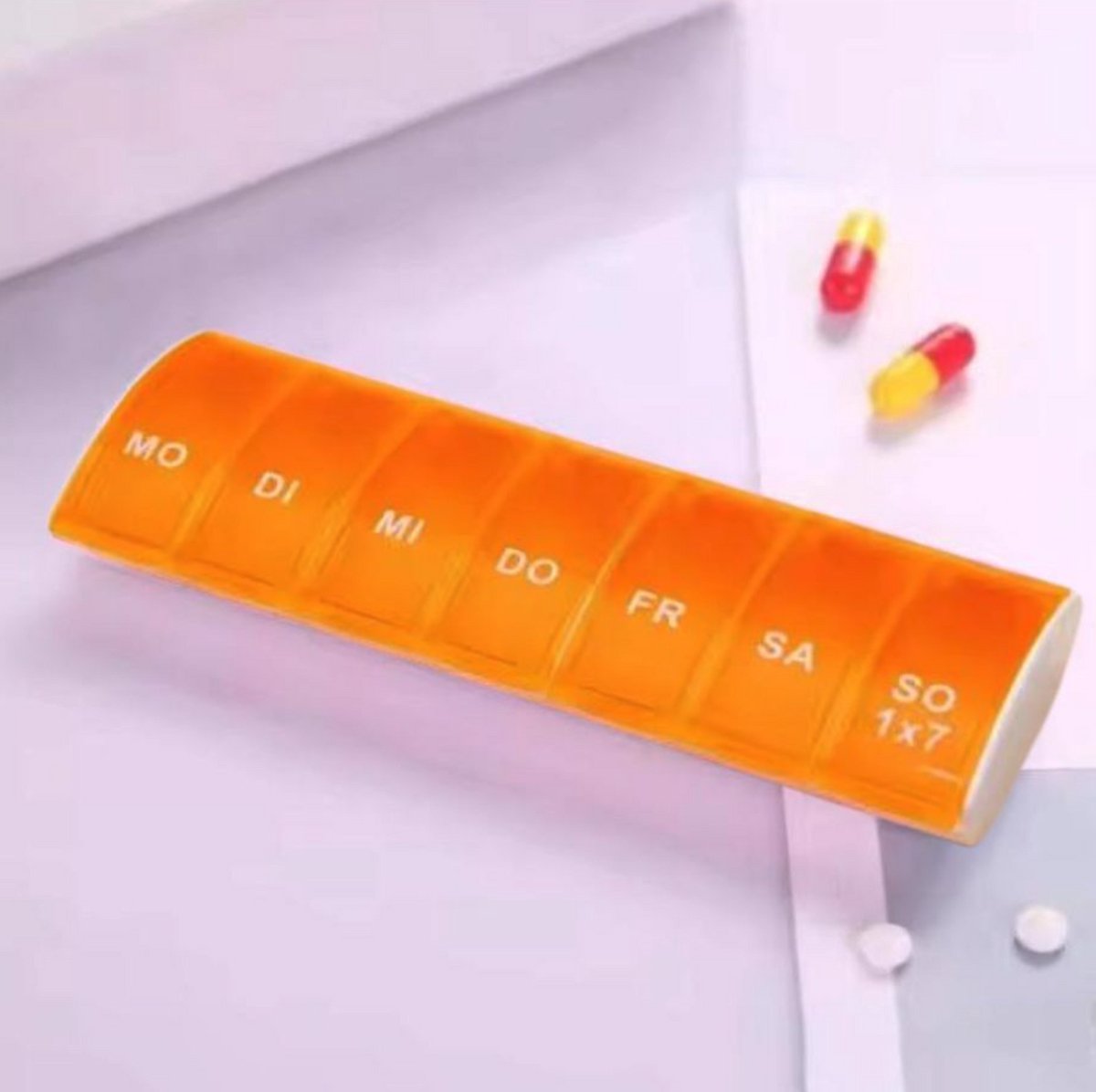 Goedkoopste Medicijnen doosje - Pillendoos - Week - 7 Compartimenten - Oranje - 7 dagen - 1 WEEK - 7 Grote Vakken - Week Pillendoosje