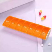 Medicijnen doosje - Pillendoos - Week - 7 Compartimenten - Oranje - 7 dagen - 1 WEEK - 7 Grote Vakken - Week Pillendoosje