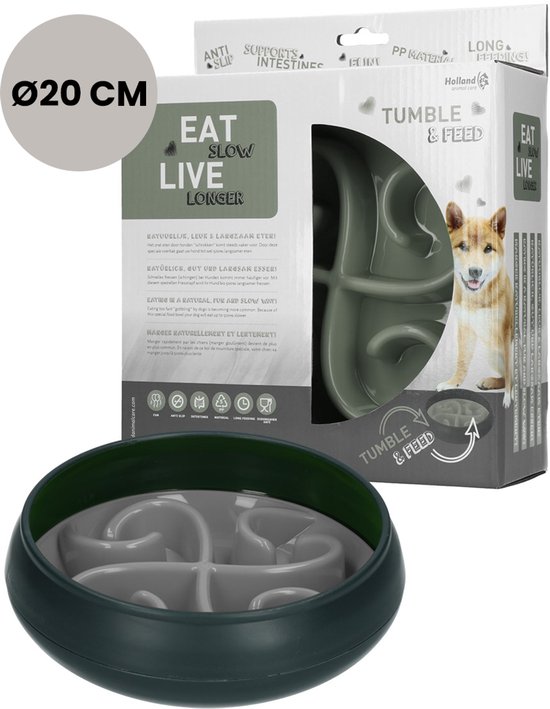 Grijze "Eat Slow Live Longer" voerbak in een donkergroene schaal, met aanduiding ø20 cm. Op de achtergrond de verpakking met een hond.