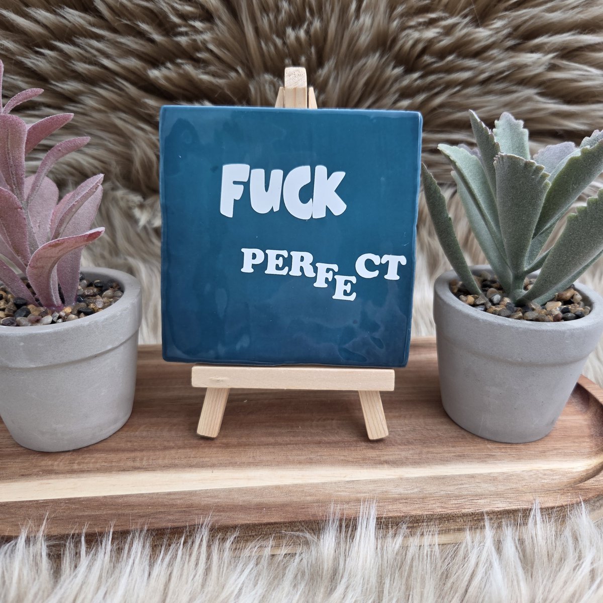 Robuust Wenstegeltje - Fuck perfect - Familie - cadeau - gift – Zomaar - Deco – Trendy nu – Decoratief Tegeltje met Standaard – Cadeau Idee