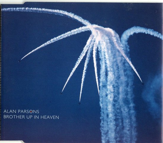 Albumhoes met de titel ALAN PARSONS BROTHER UP IN HEAVEN, met vliegtuigen die rooksporen achterlaten in een donkerblauwe hemel.